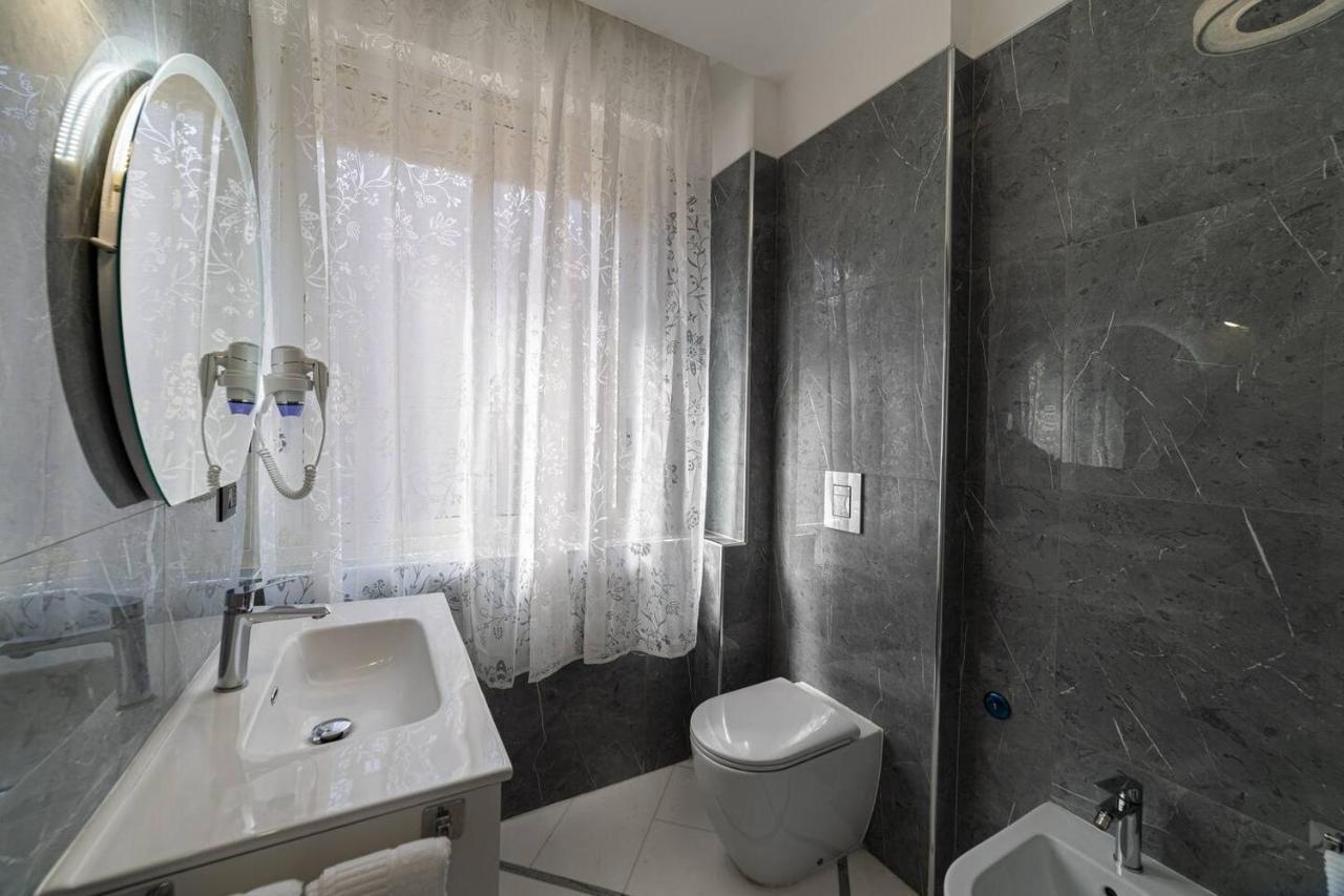 Apartments Hotel Real Suite Napoli Chiaia Mergellina מראה חיצוני תמונה