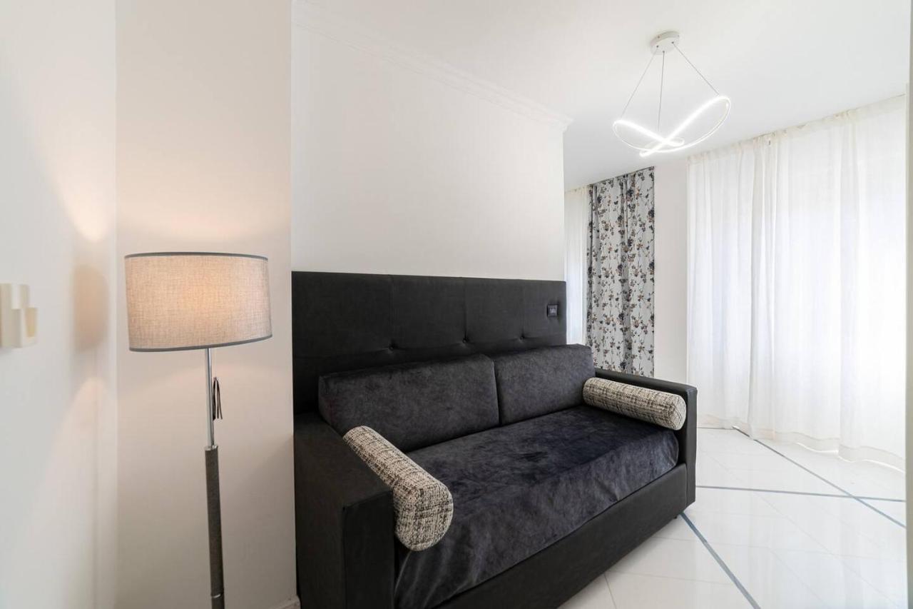 Apartments Hotel Real Suite Napoli Chiaia Mergellina מראה חיצוני תמונה