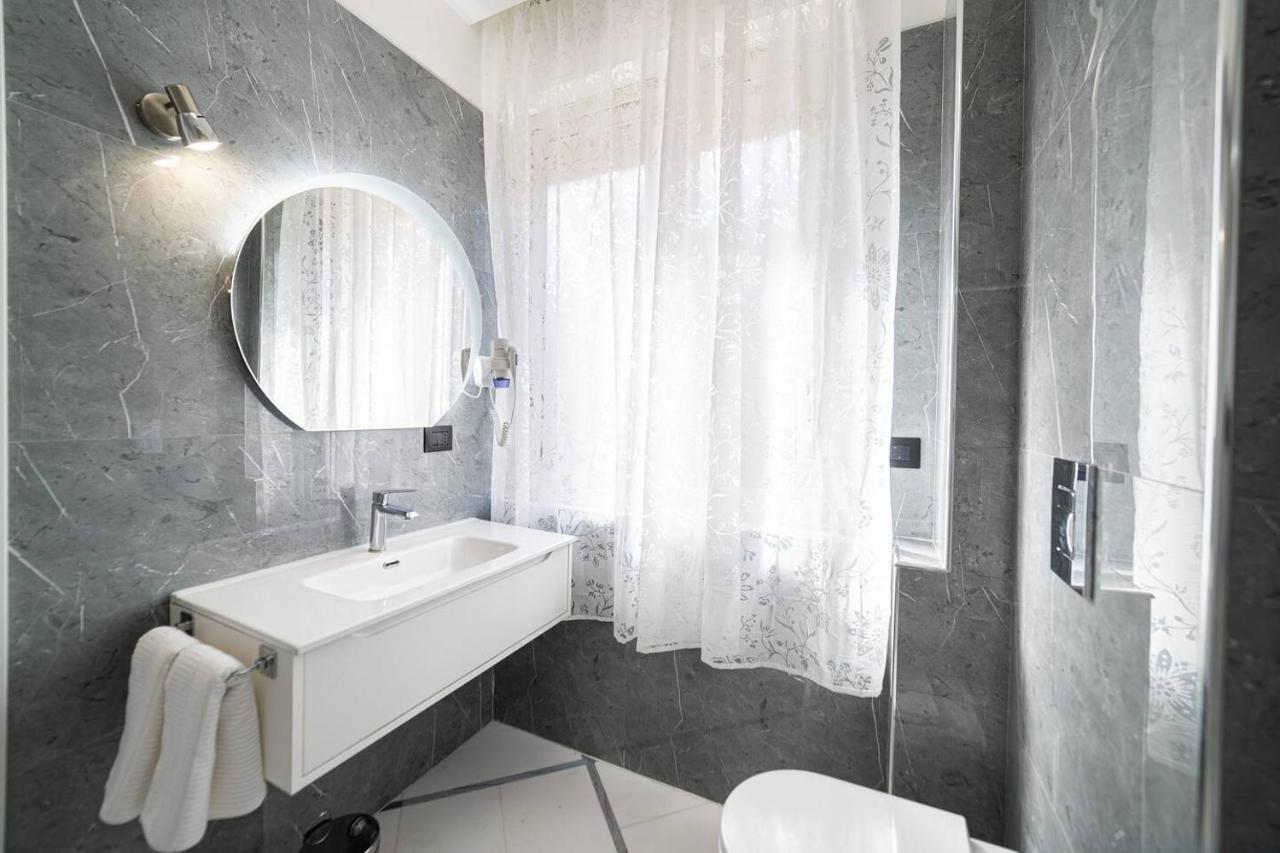 Apartments Hotel Real Suite Napoli Chiaia Mergellina מראה חיצוני תמונה