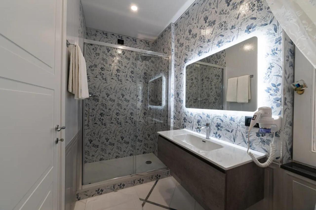 Apartments Hotel Real Suite Napoli Chiaia Mergellina מראה חיצוני תמונה