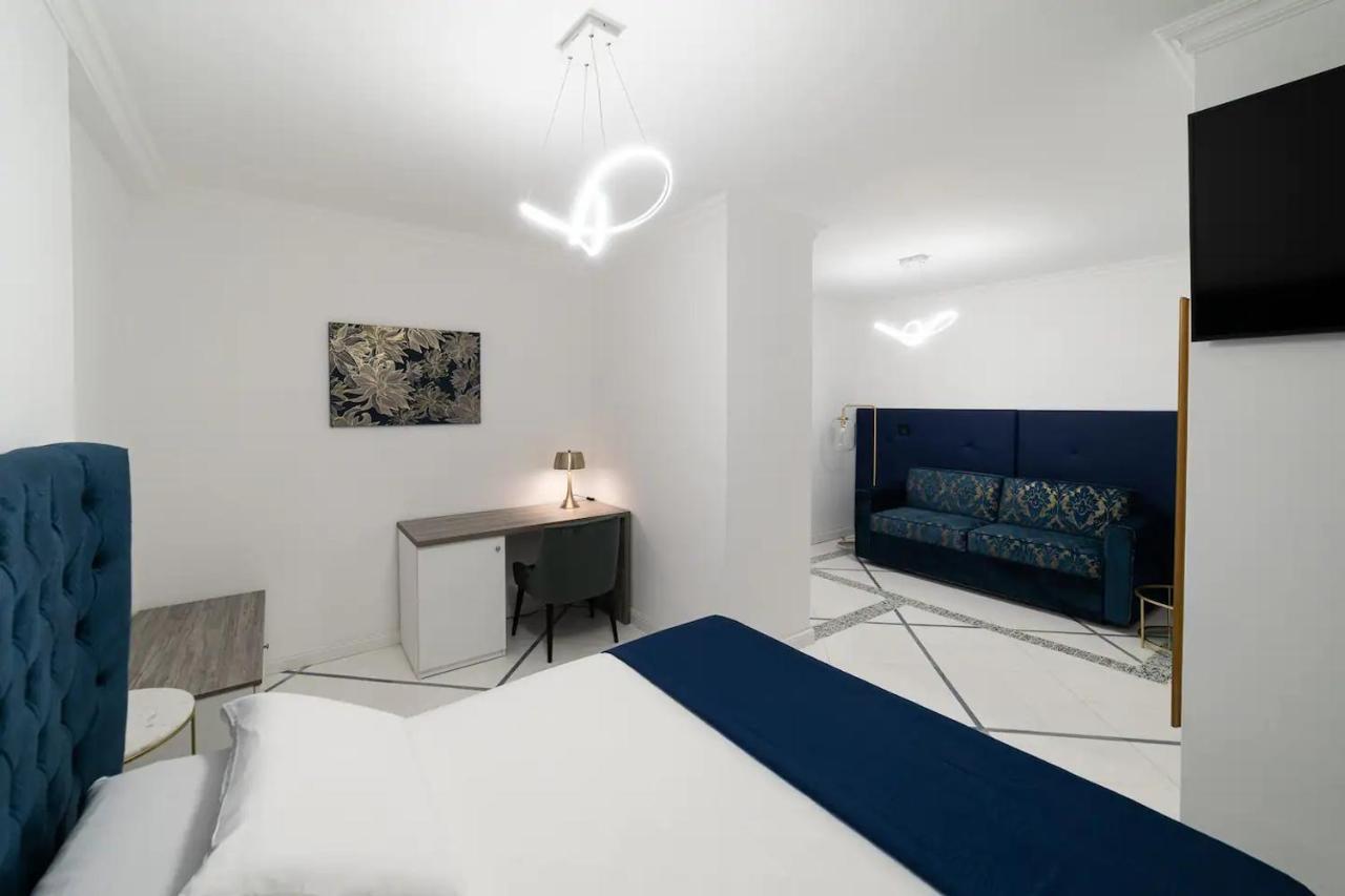 Apartments Hotel Real Suite Napoli Chiaia Mergellina מראה חיצוני תמונה