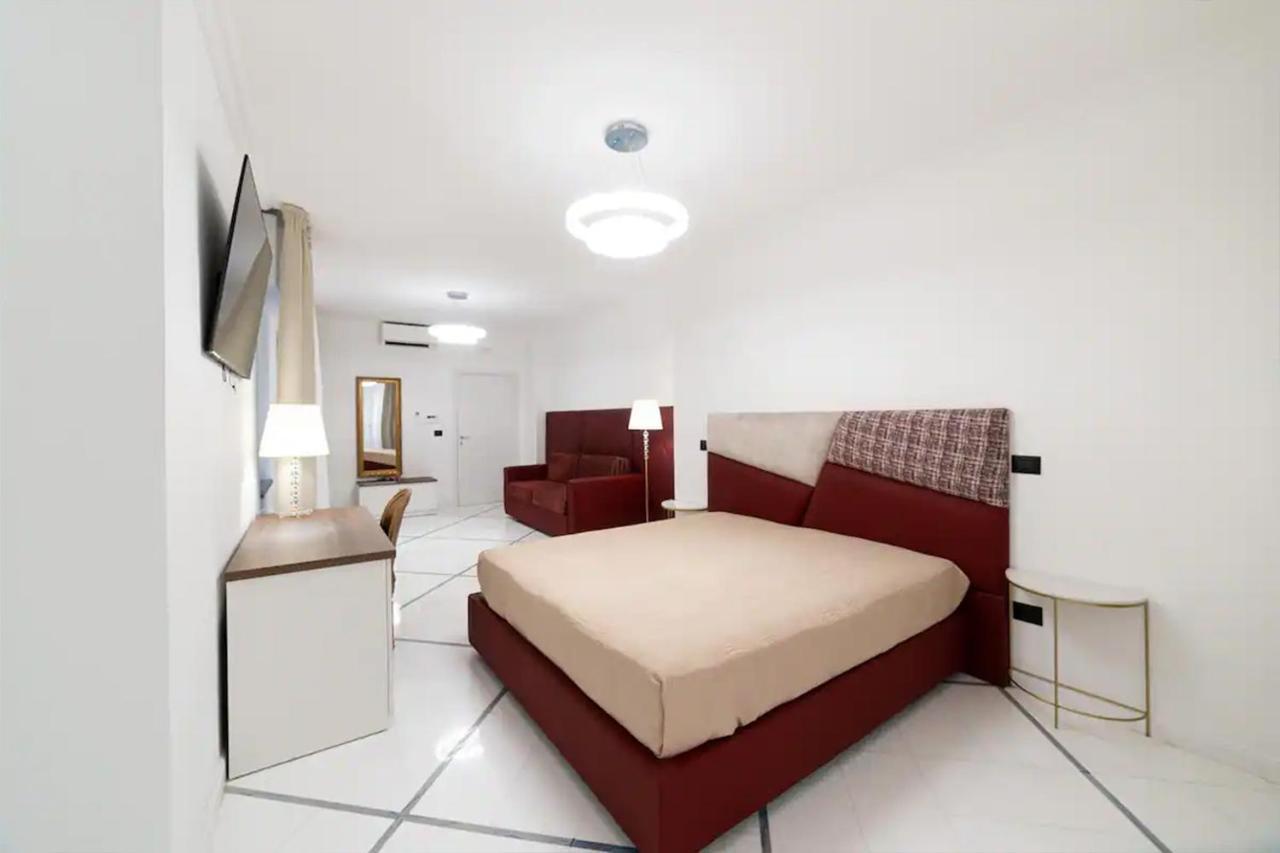 Apartments Hotel Real Suite Napoli Chiaia Mergellina מראה חיצוני תמונה