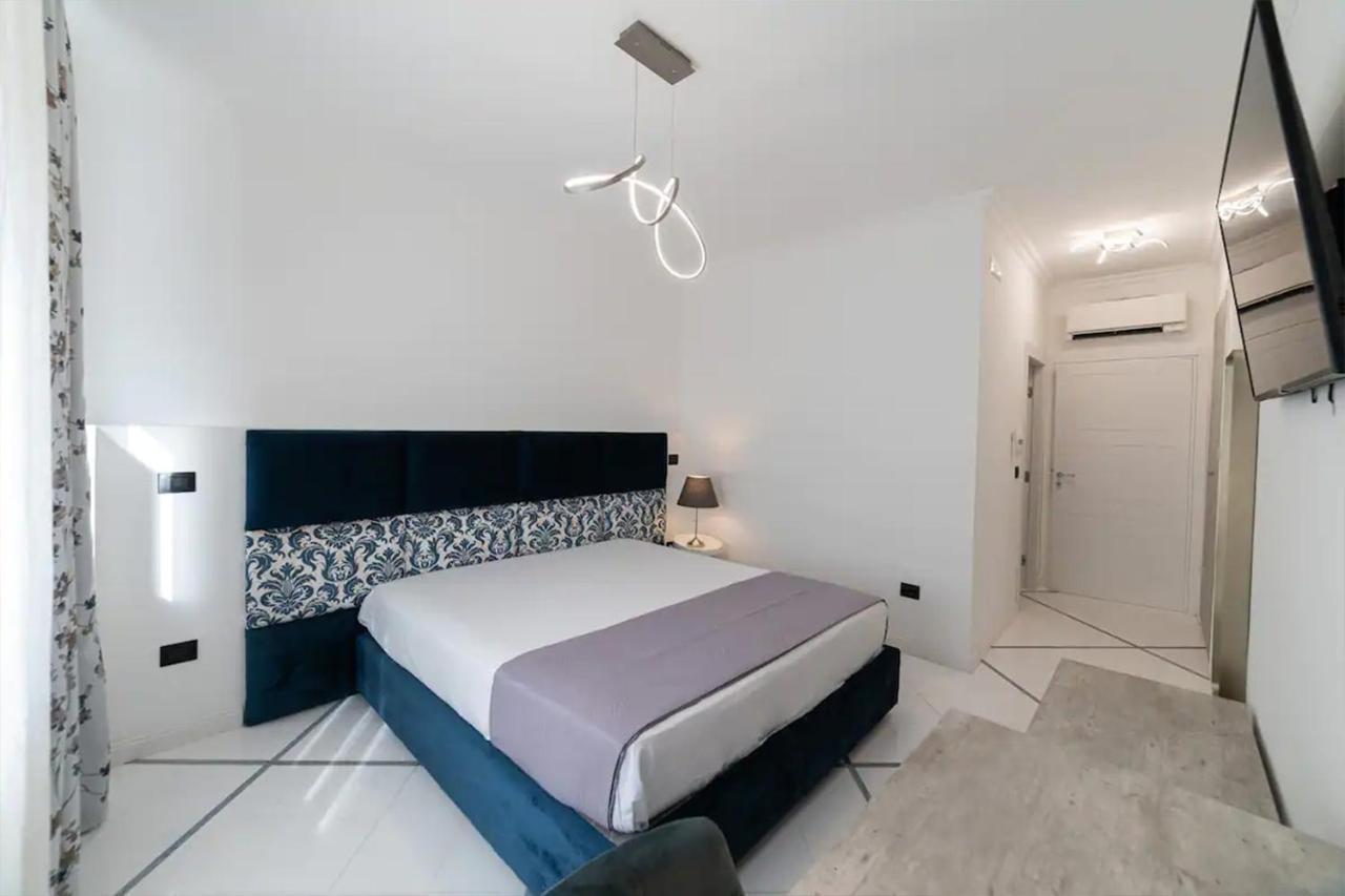 Apartments Hotel Real Suite Napoli Chiaia Mergellina מראה חיצוני תמונה